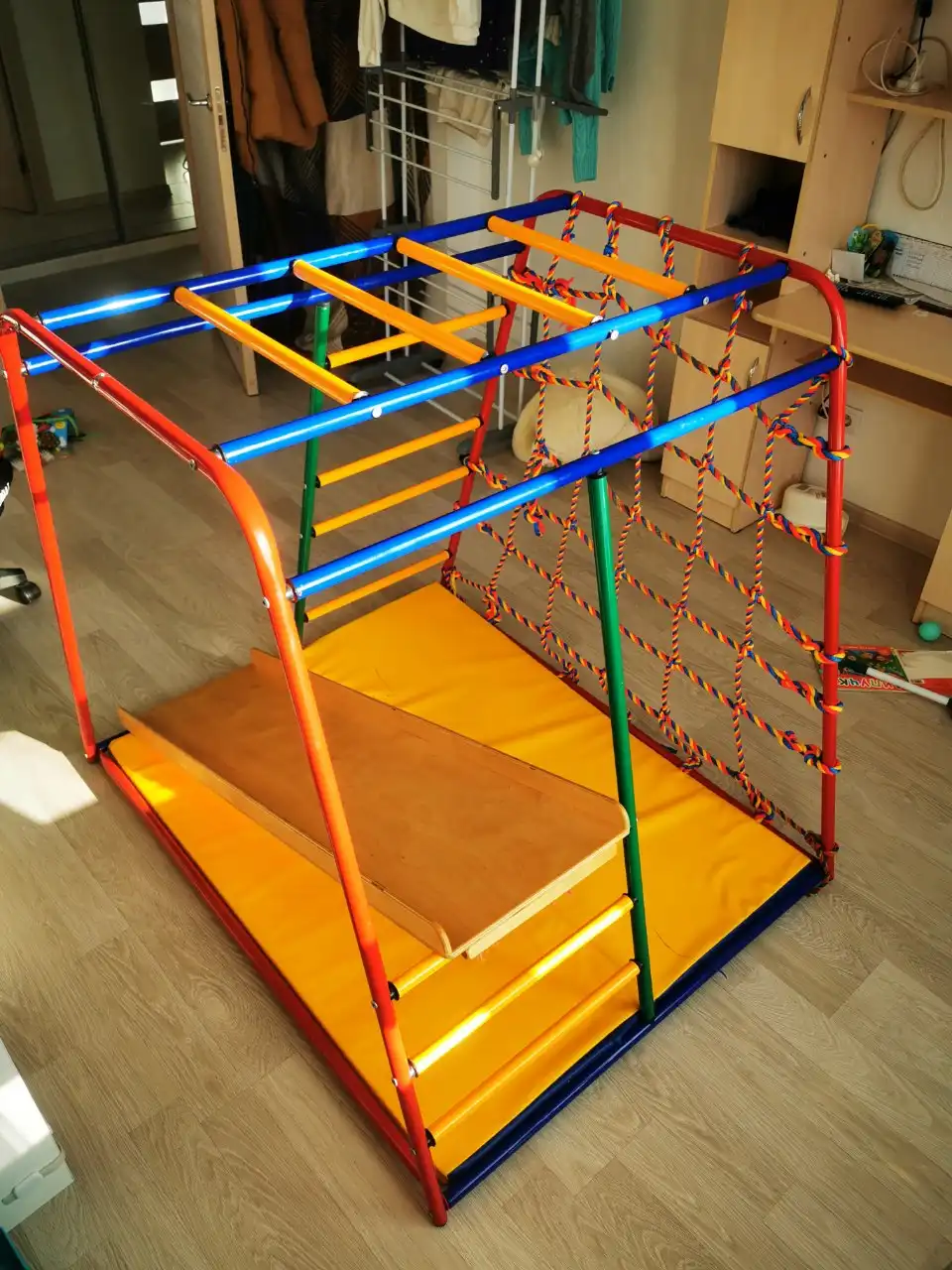 Детская горка с матом и лестницей - Детские товары (Барахолка) в Москва