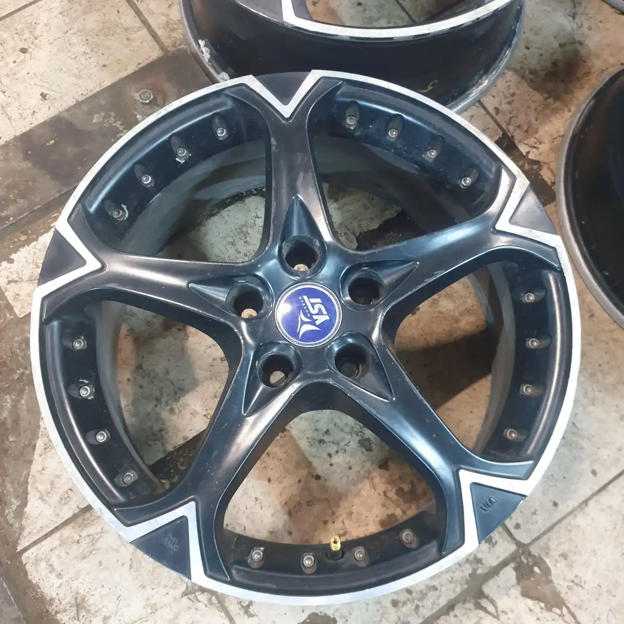 Диски 17" 5x114.3 ET45 ширина 7 ЦО66.1 - Диски и шины (Запчасти) в Москва