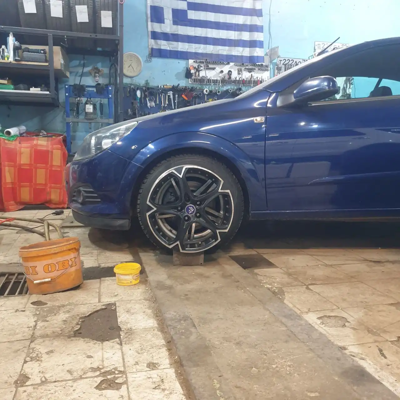 Диски 17" 5x114.3 ET45 ширина 7 ЦО66.1 - Диски и шины (Запчасти) в Москва