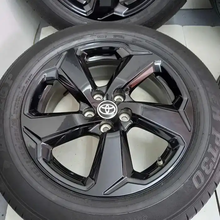 Колеса Toyota RAV-4 DUNLOP Grandtrek 225/60 R18 2019 г.в. - Шины и диски (Запчасти) в Москва