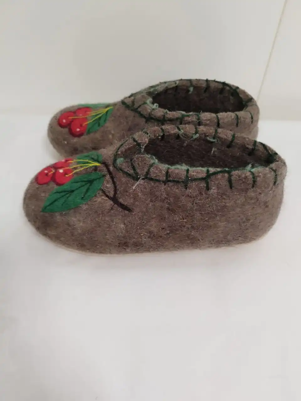 Тапочки, валенки и носки из овечьей шерсти ручной работы - Обувь и аксессуары (Одежда) в Москва