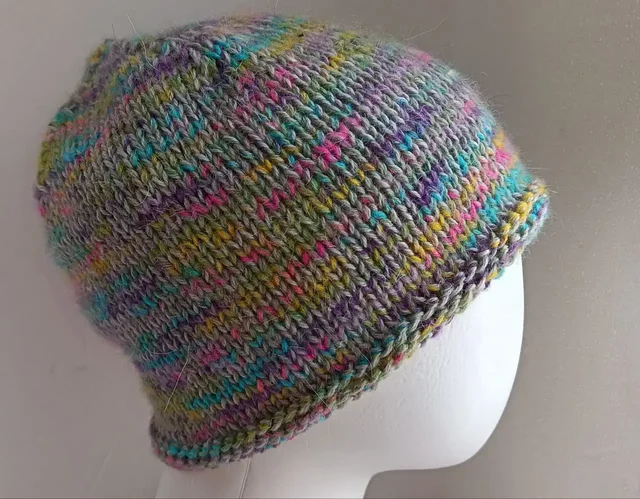 Шапочки ручной работы из полушерсти с мохером - Брюки в Москва