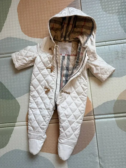 Оригинальный комбинезон на 3-6 месяцев - Прогулочные блоки/сидушки в Москва