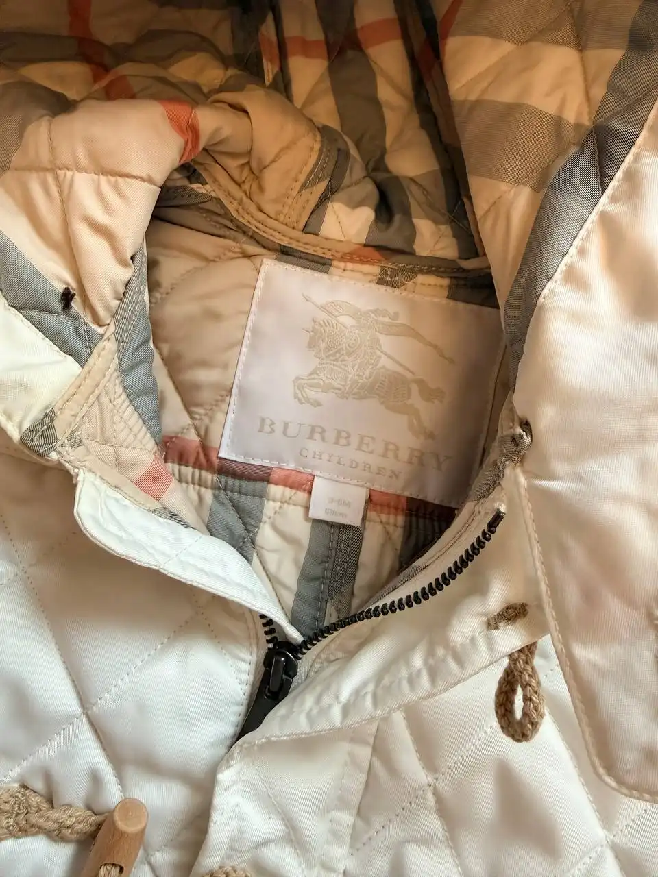 Оригинальный комбинезон на 3-6 месяцев - Одежда для детей (Товары для детей) в Москва