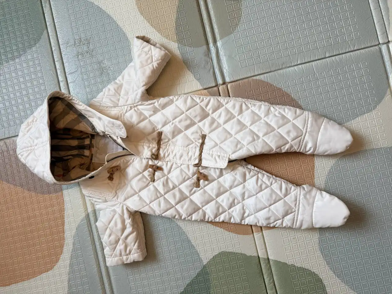 Оригинальный комбинезон на 3-6 месяцев - Одежда для детей (Товары для детей) в Москва