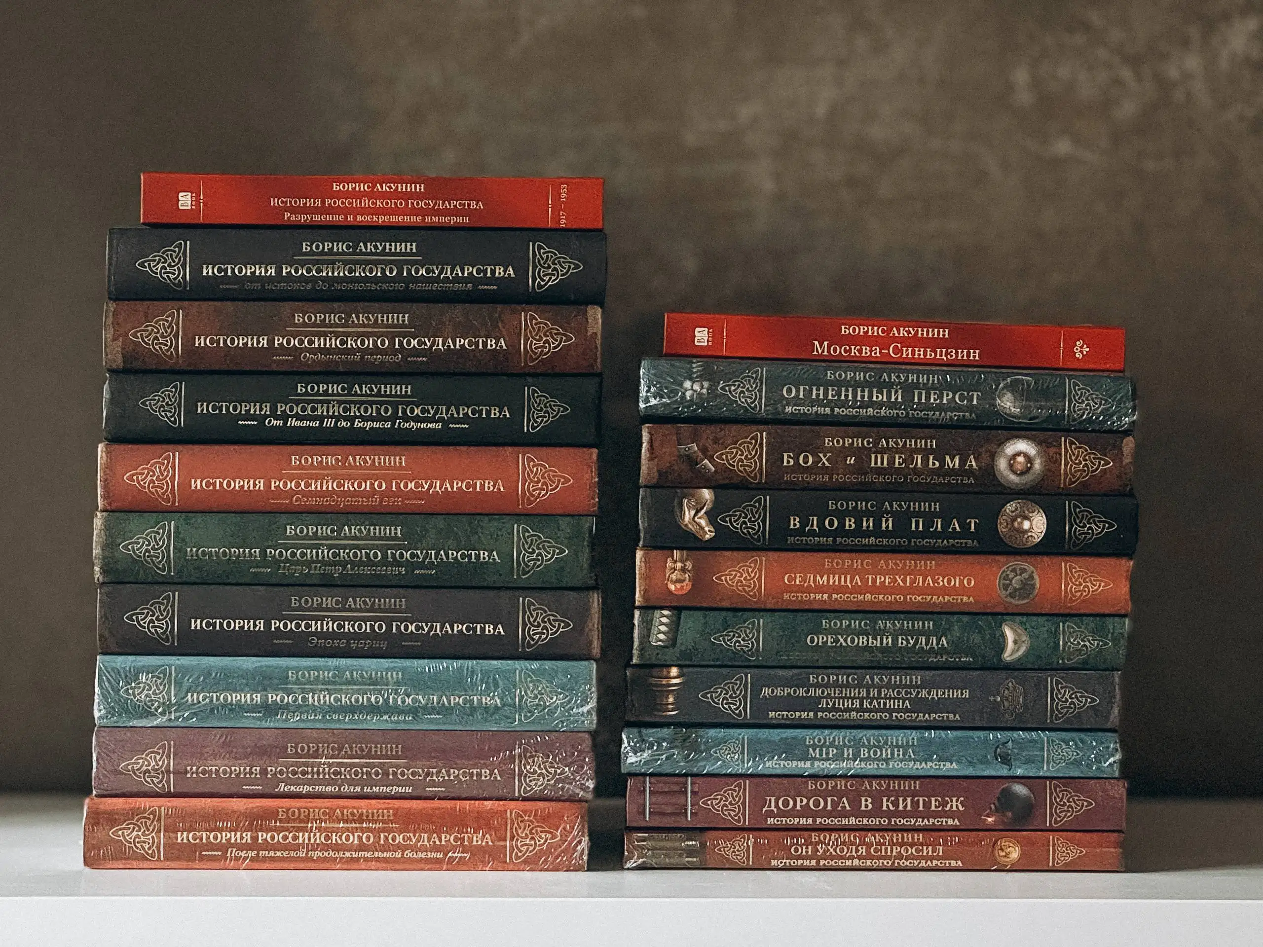 Продажа книг Акунина - Хобби и отдых в Москва