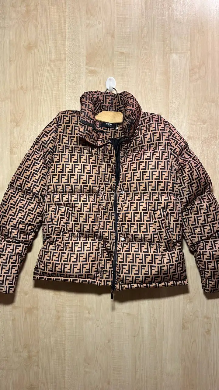 Продажа б/у одежды и аксессуаров от брендов Fendi, Gucci, Imperial, Calzedonia - Верхняя одежда, Головные уборы, Брюки, Купальники (Одежда) в Москва