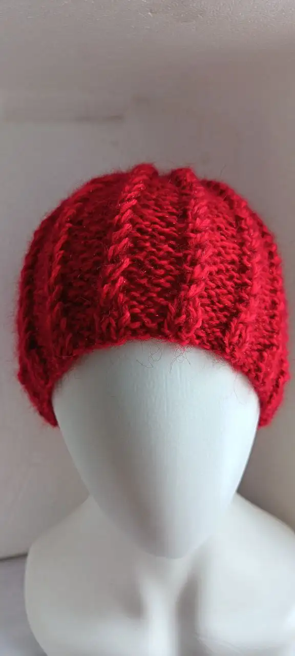 Шапочка ручной работы из премиальной пряжи - Головные уборы (Одежда) в Москва