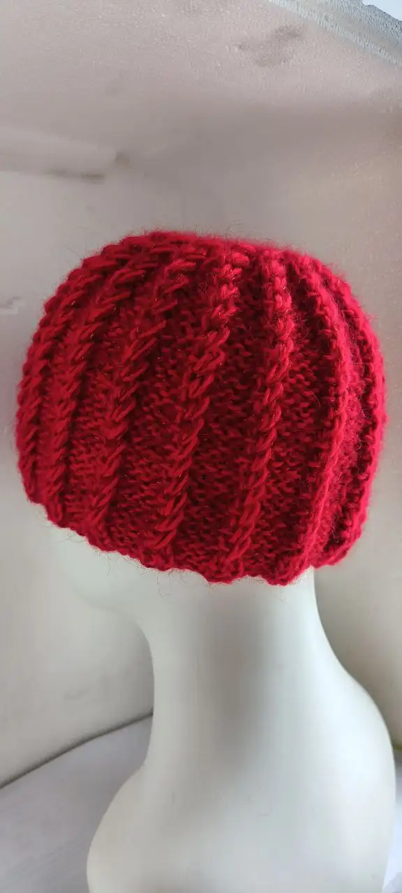 Шапочка ручной работы из пряжи с люрексом - Головные уборы (Одежда) в Москва