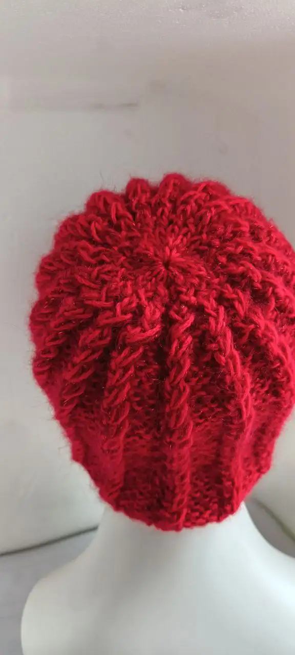 Шапочка ручной работы из пряжи с люрексом - Головные уборы (Одежда) в Москва