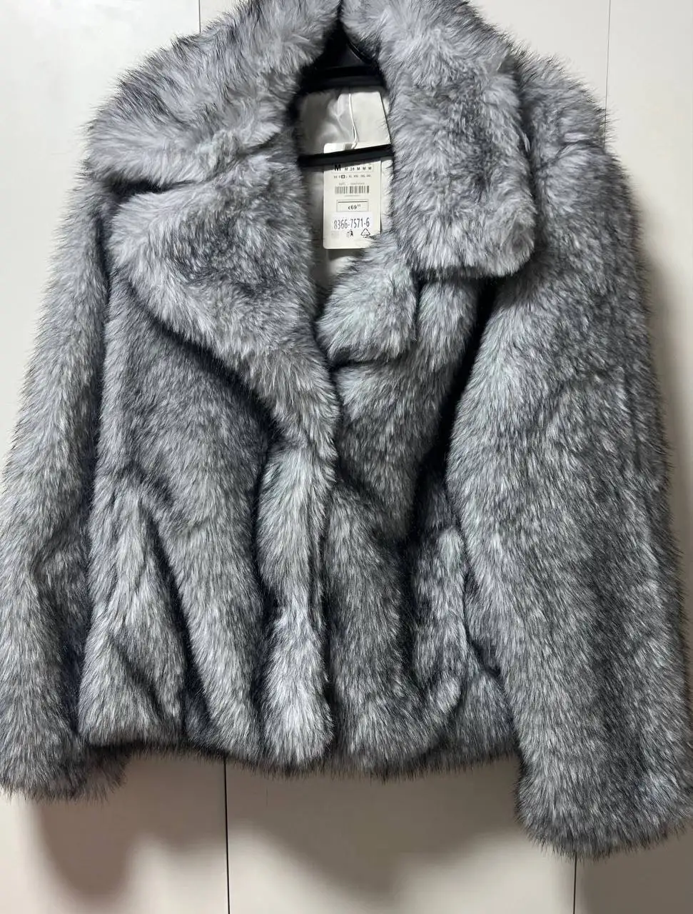 Трендовая шуба размер М - Верхняя одежда (Одежда) в Долгопрудный