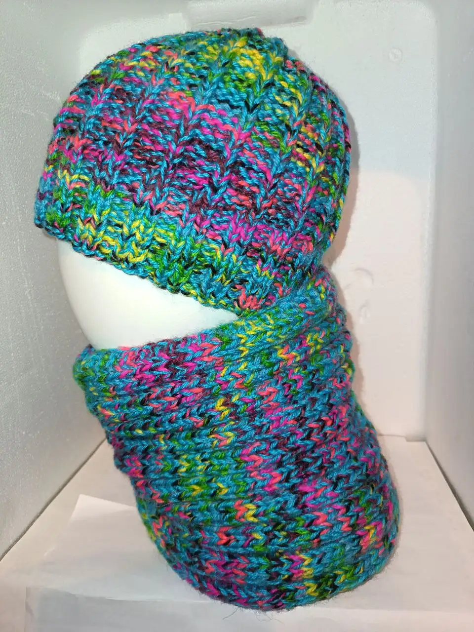 Комплект из полушерсти ручной работы и шапочка - Головные уборы (Одежда) в Москва