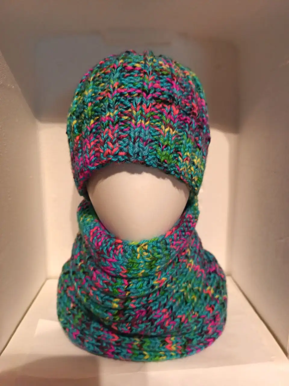 Комплект из полушерсти ручной работы и шапочка - Головные уборы (Одежда) в Москва