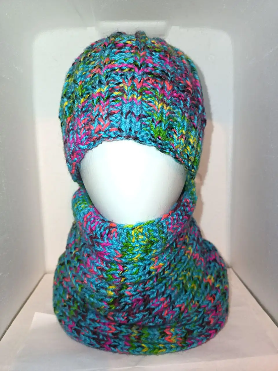 Комплект из полушерсти ручной работы и шапочка - Головные уборы (Одежда) в Москва