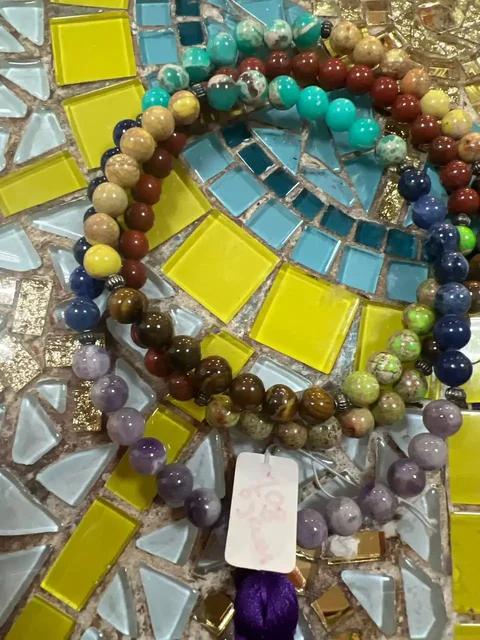 Четки из камней, дерева и семян - Праздничное оформление в Москва