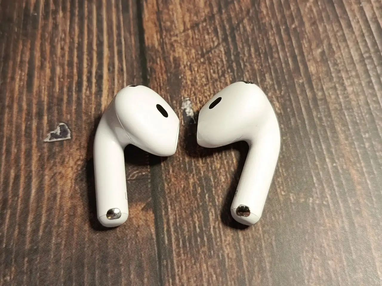 Наушники AirPods 4 с шумоподавлением - Наушники (Электроника) в Москва