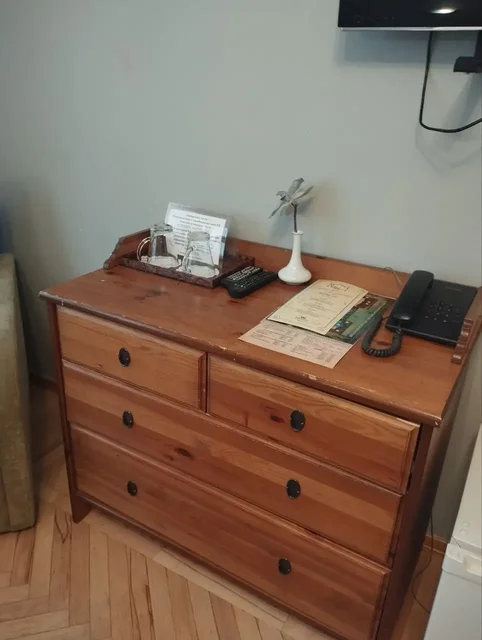 Продажа мебели: шкаф, кровать с матрасом, комод - Колонки в Химки