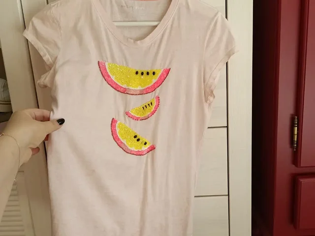 Футболка новая 42 размер - Женская в Москва