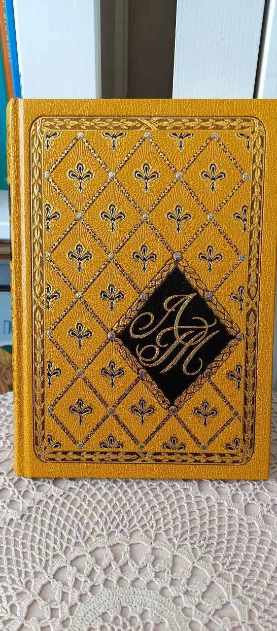 Продам книгу Л.Н. Толстого 'Воскресенье' в кожаном переплете - Книги (Хобби и отдых) в Москва