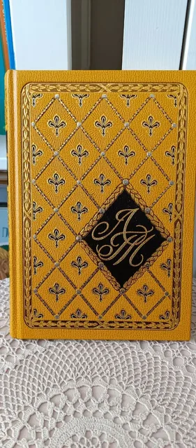 Продам книгу Л.Н. Толстого 'Воскресенье' в кожаном переплете - Настольные игры в Москва