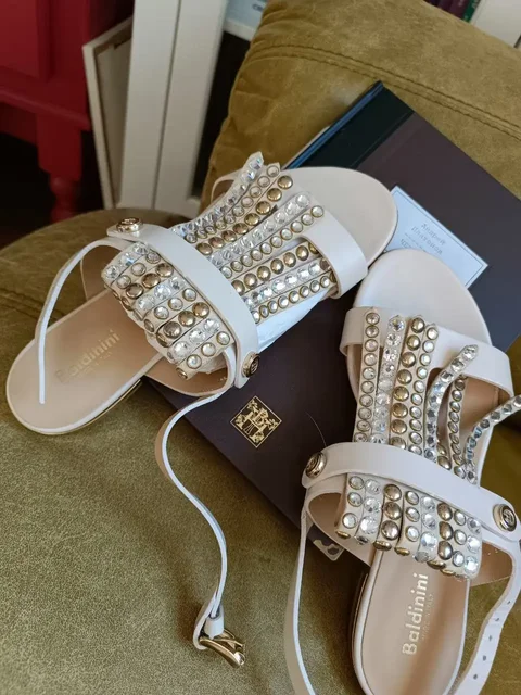 Продам по цене в ЛС - Розыгрыши в Москва