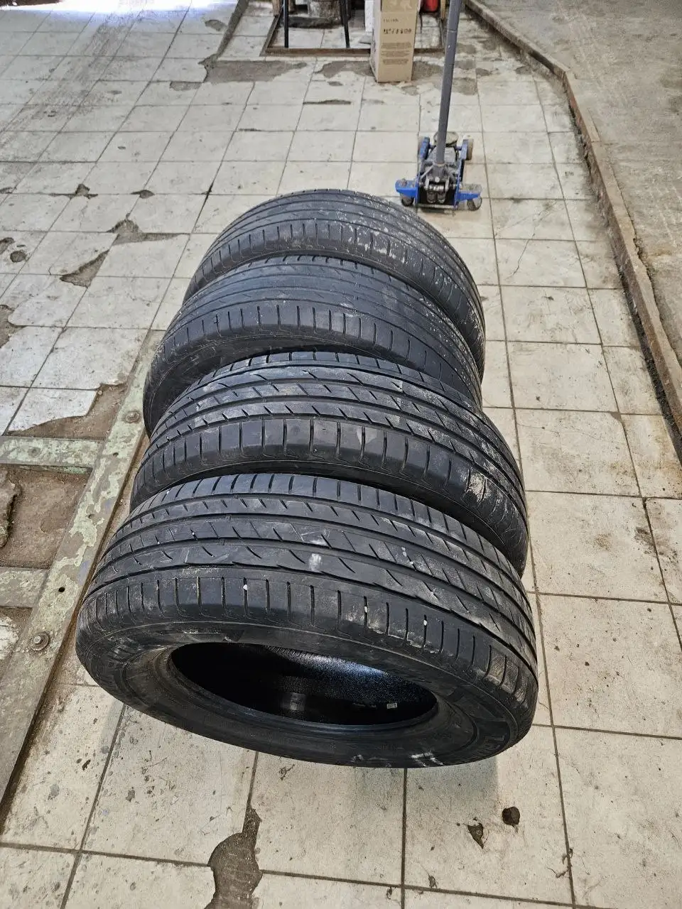 Продажа комплекта шин R17 235/65 - Шины и диски (Авто) в Москва