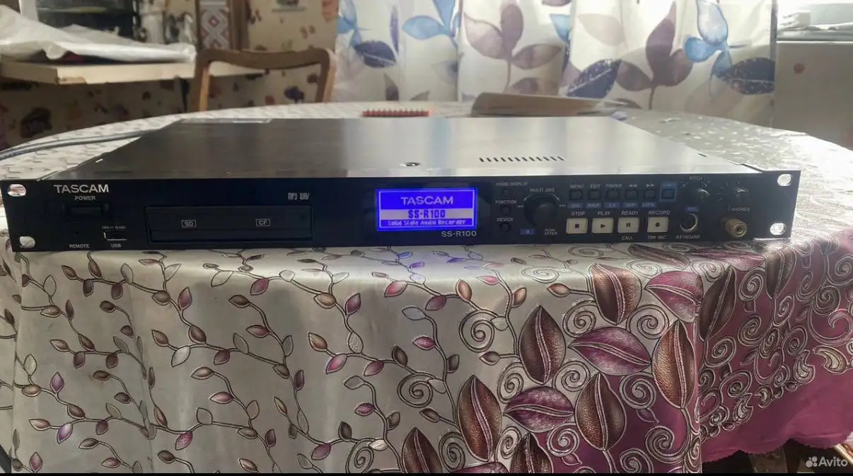 Аудио рекордер Tascam SS-R100 - Аудиотехника (Электроника) в Москва