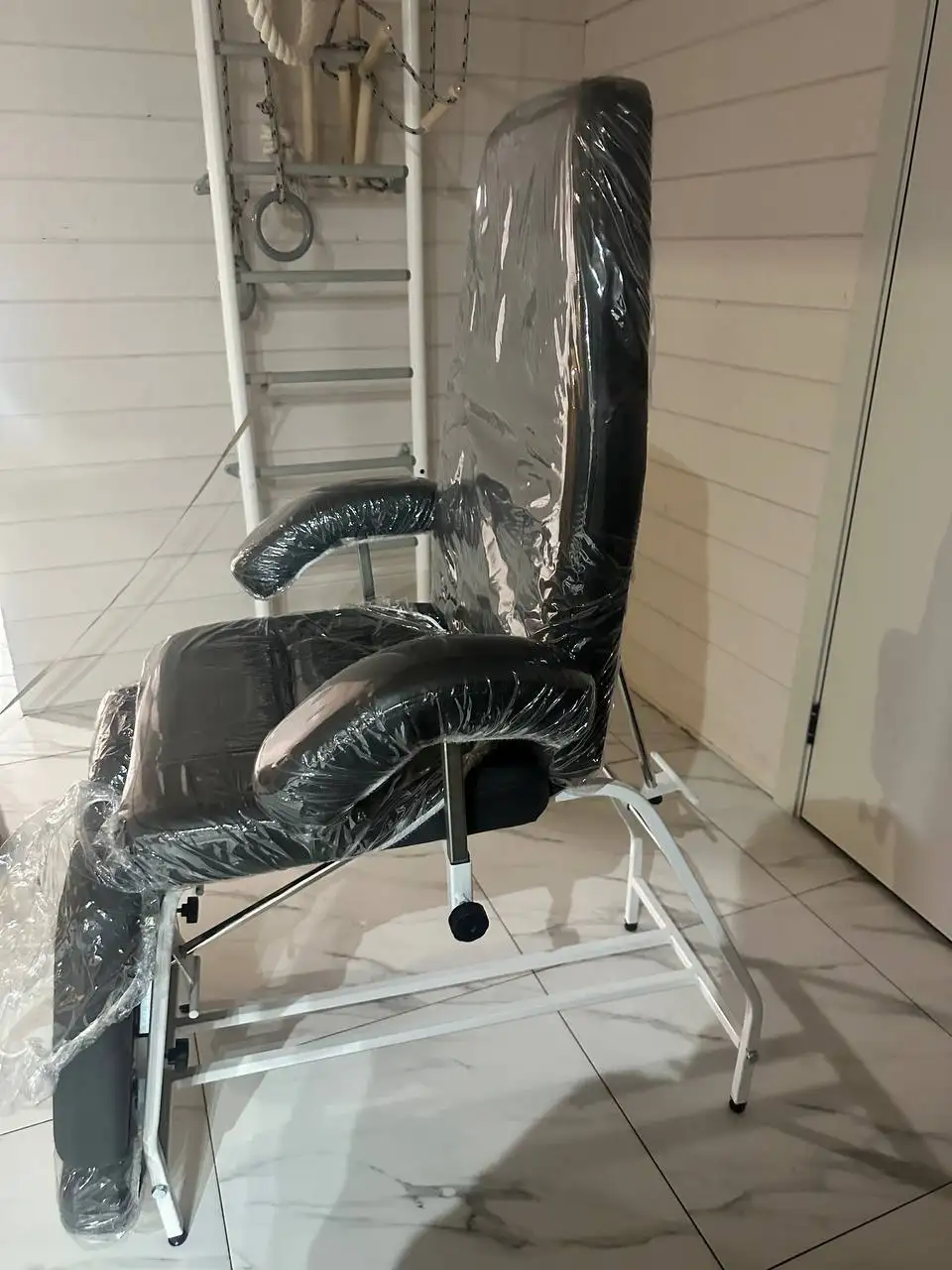 Продам кресло педикюрное - Педикюрное оборудование (Готовый бизнес и оборудование) в Москва