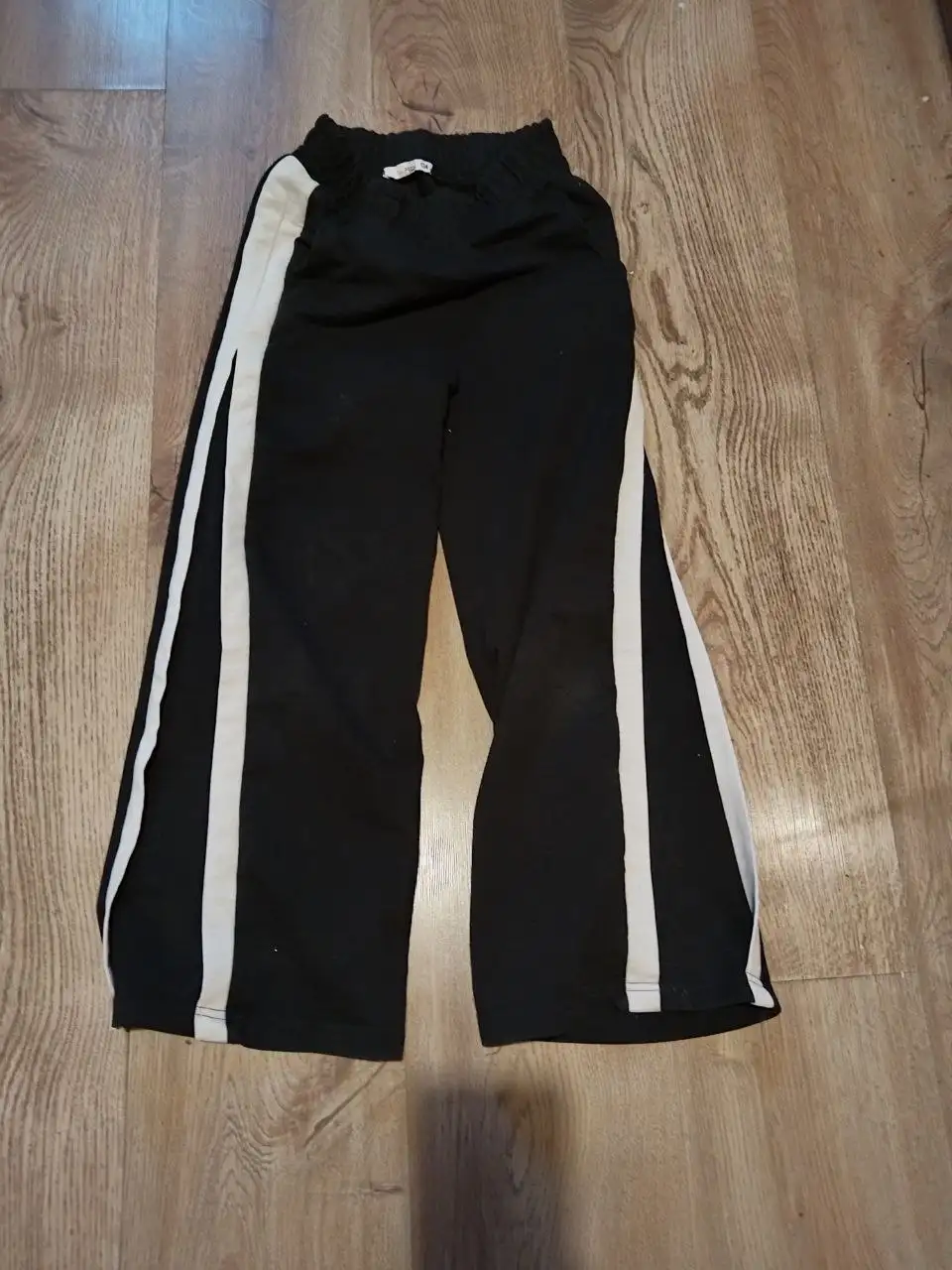 Широкие стильные штаны с лампасами 134 рост - Штаны/Брюки (Одежда) в Москва