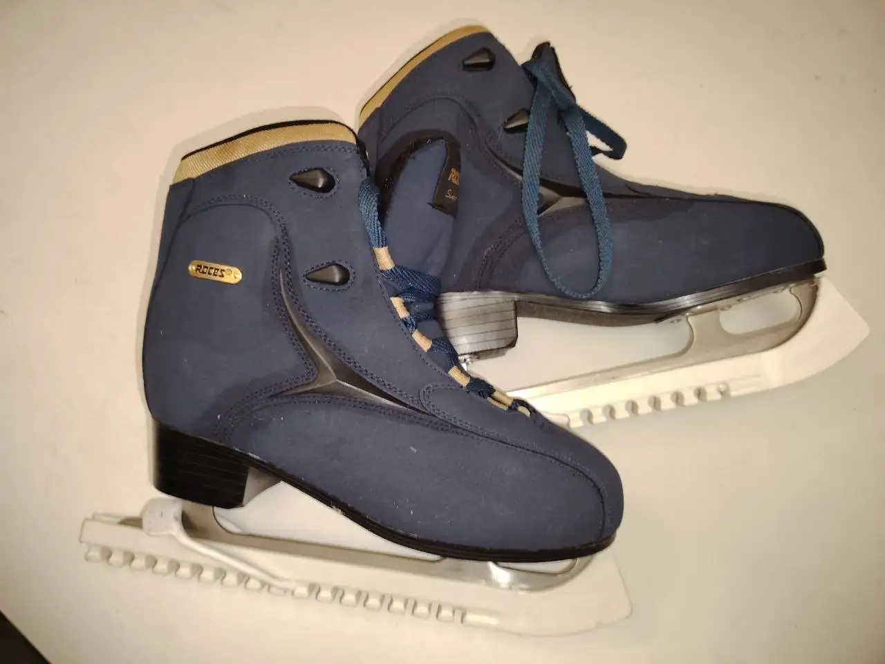 Коньки Roces 42 размера в отличном состоянии - Коньки (Хобби и отдых) в Москва
