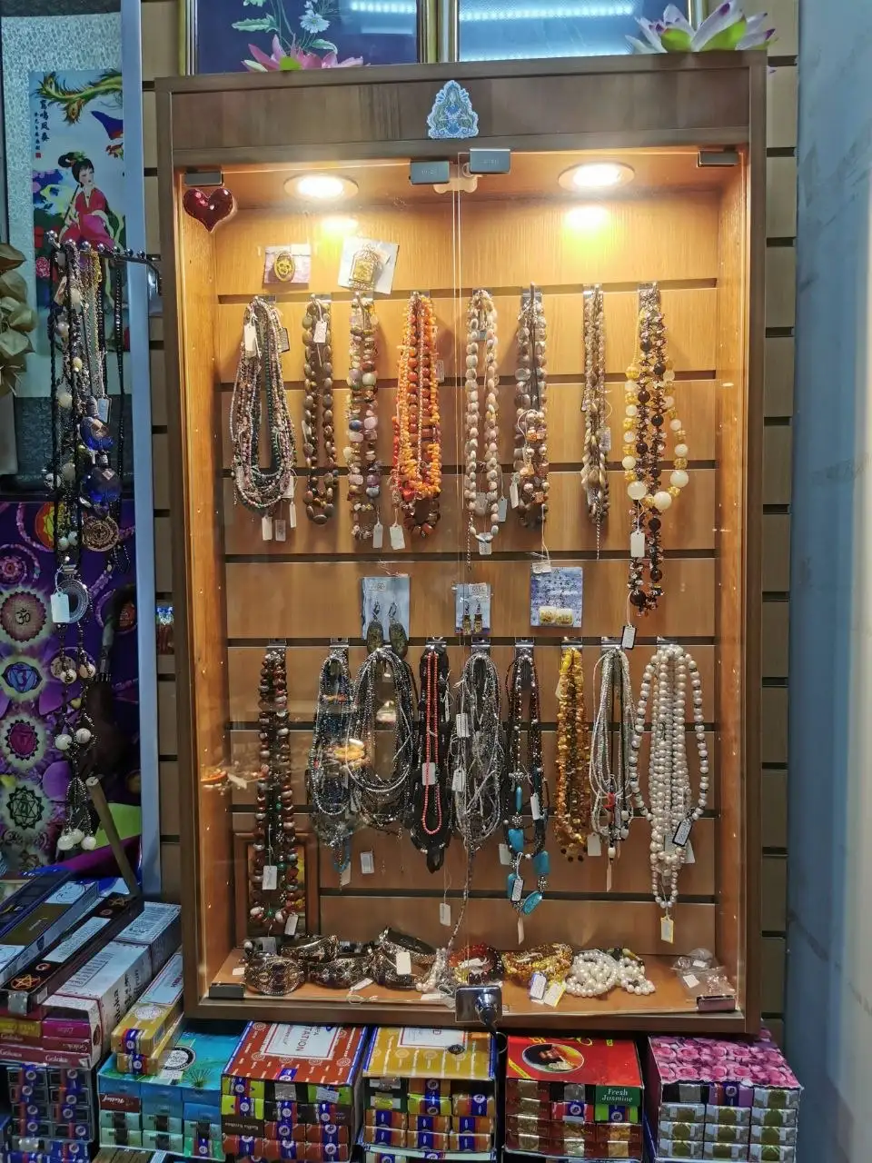 Шкаф для бус и ликвидация украшений - Барахолка в Москва