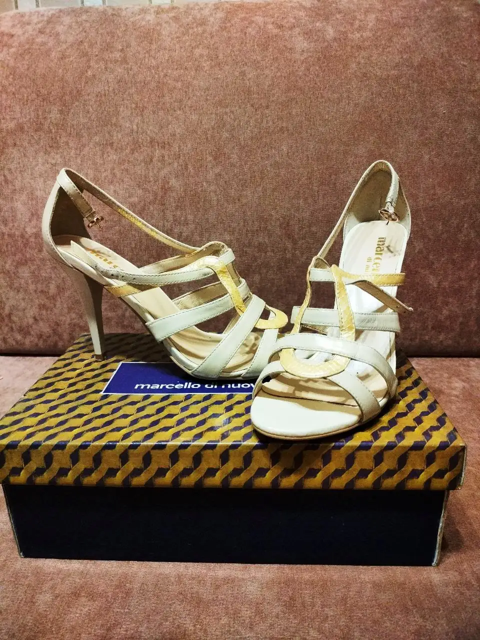 Продажа б/у обуви в отличном состоянии - Обувь (Одежда) в Москва