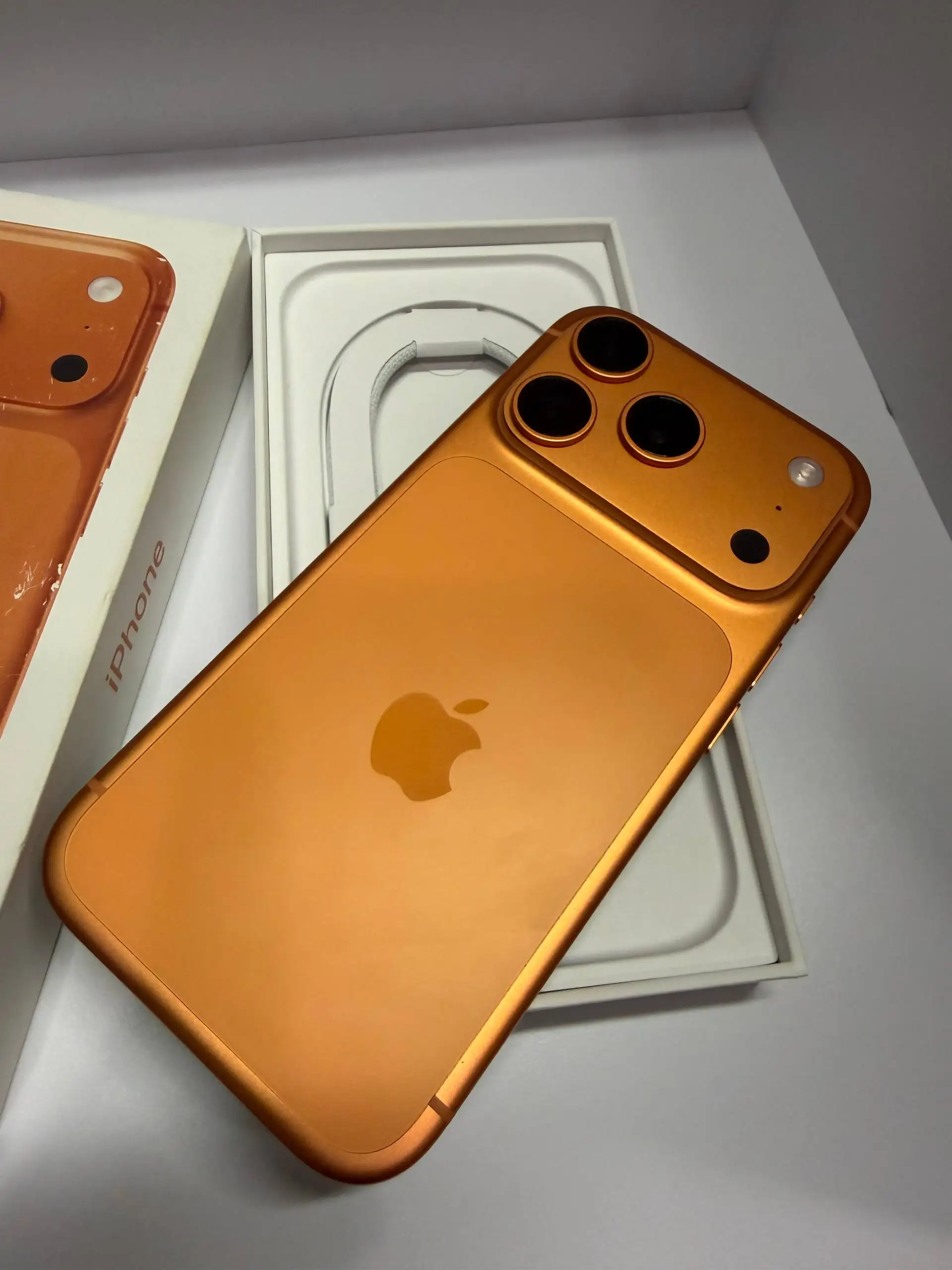 iPhone 17 Pro 256GB Orange eSIM - Смартфоны и гаджеты (Электроника) в Москва