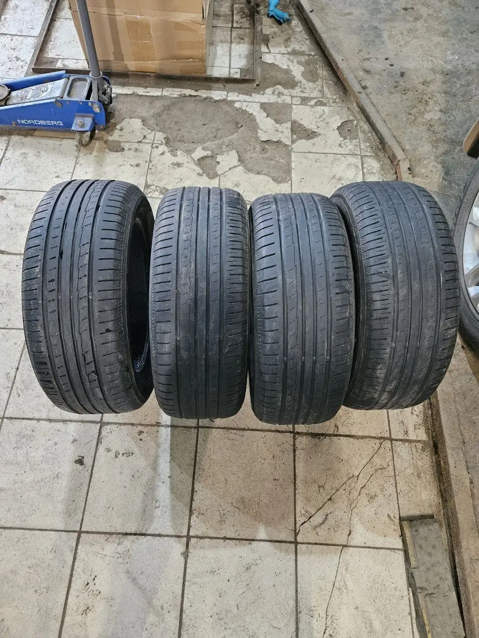 Шины 205/55 R16 с шиномонтажом - Шины (Авто) в Москва
