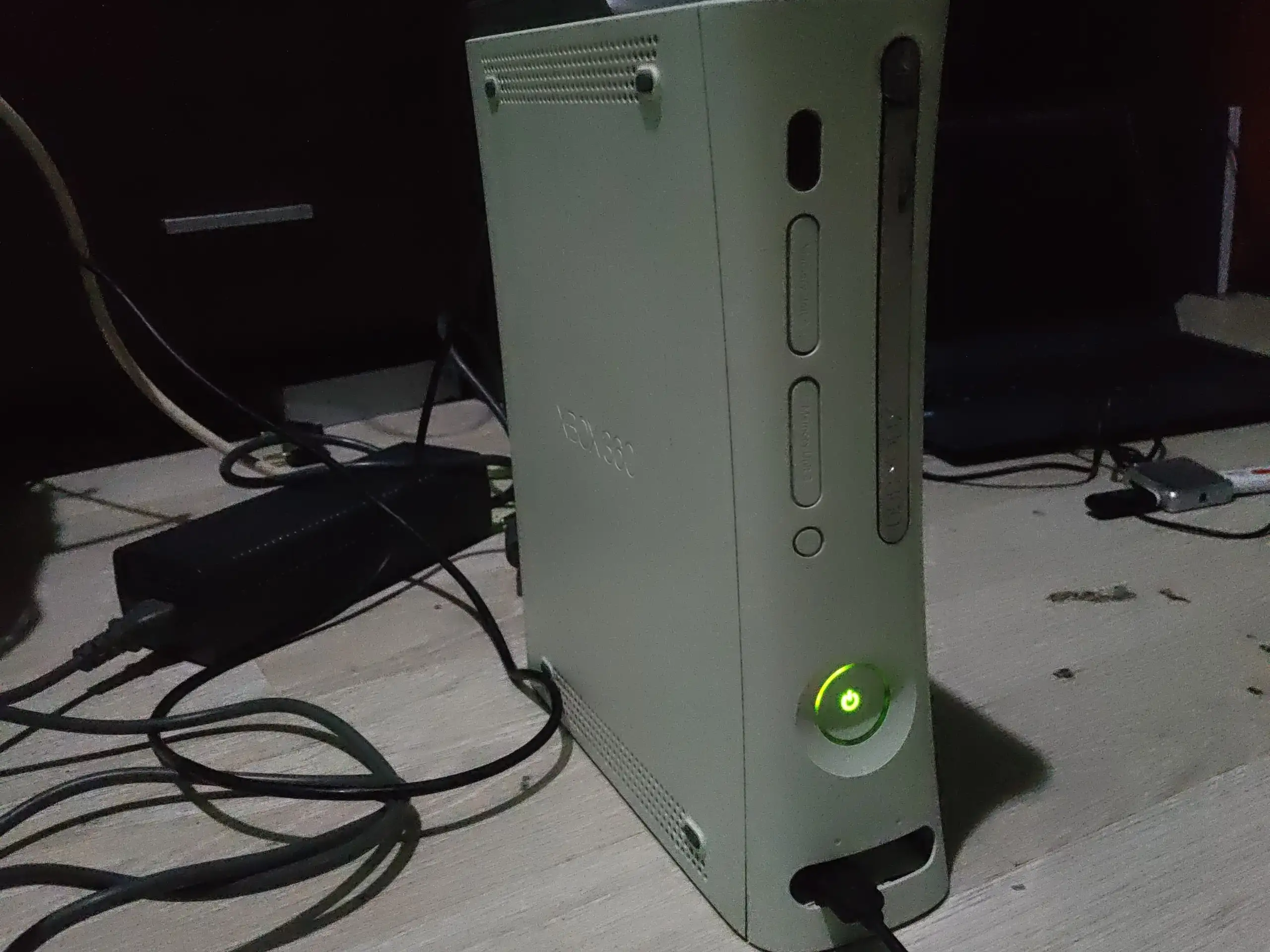 Продам Xbox 360 прошитый на freeboot - Игровые приставки (Электроника) в Москва