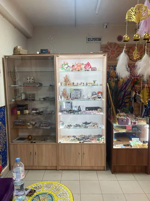 Шкафы витрины почти задаром - Барахолка в Москва