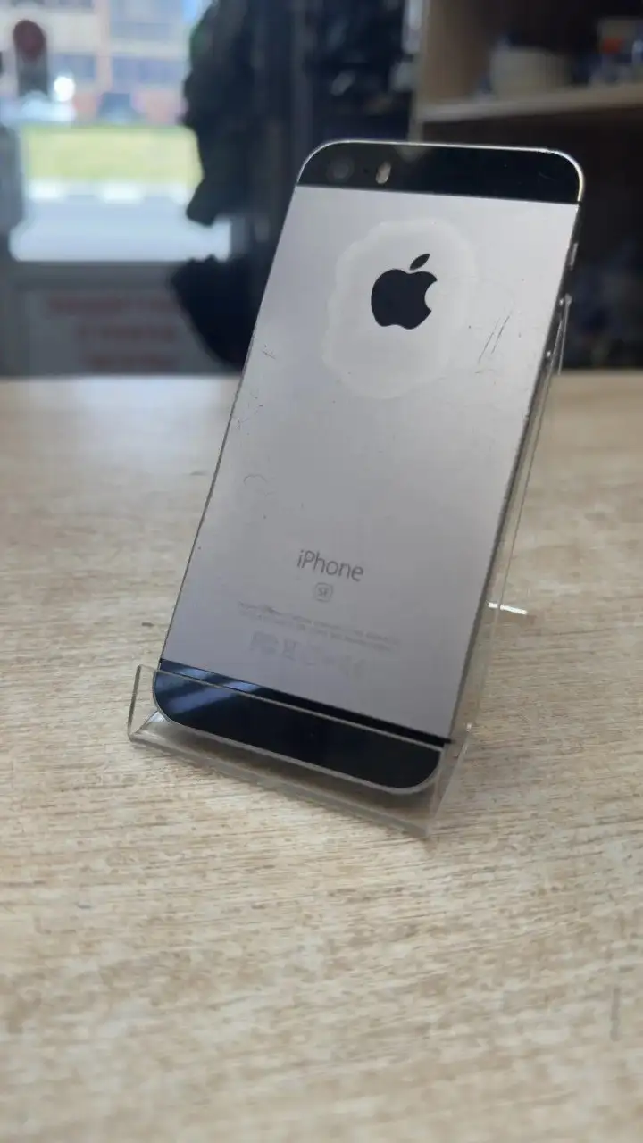 iPhone SE 64 ГБ - Смартфоны и гаджеты (Электроника) в Москва