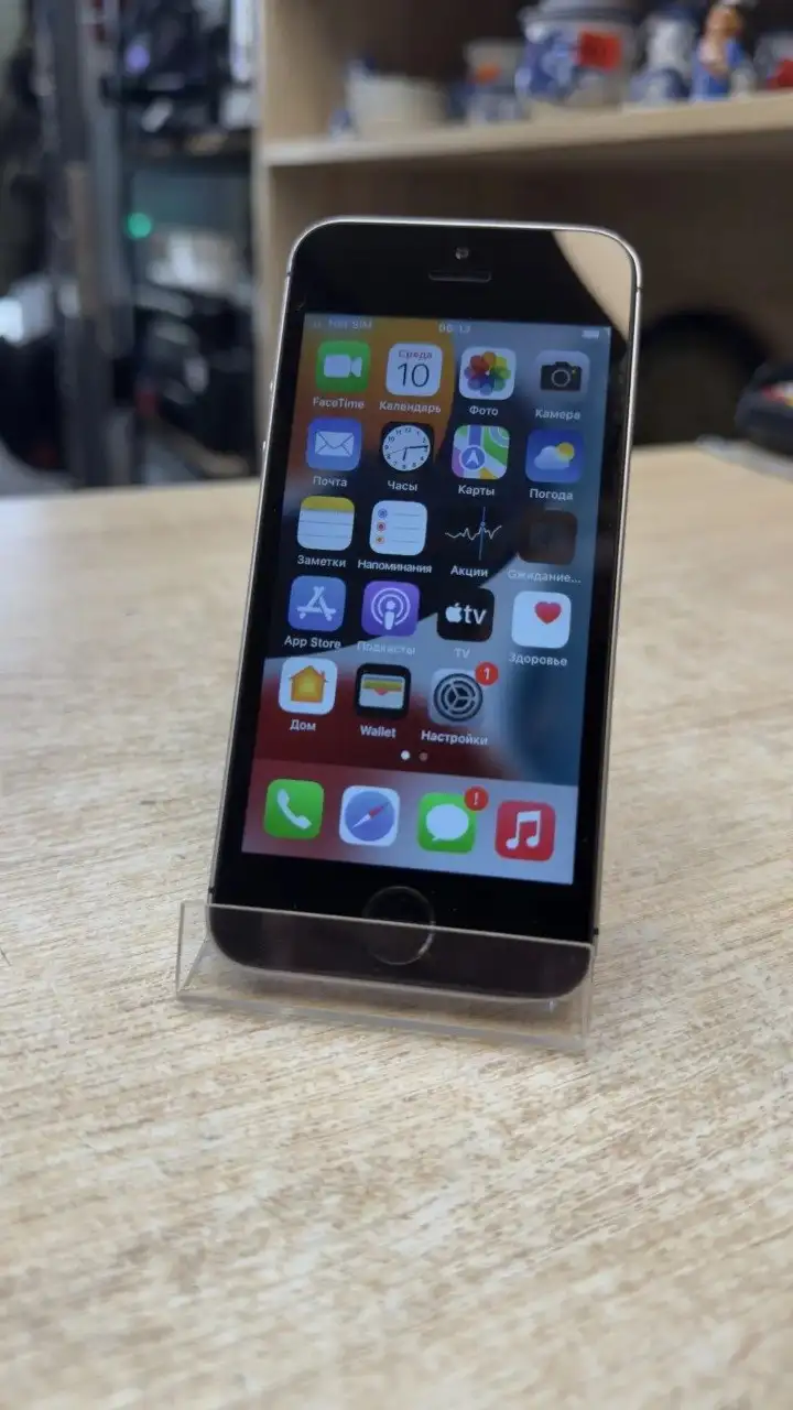 iPhone SE 64 ГБ - Смартфоны и гаджеты (Электроника) в Москва