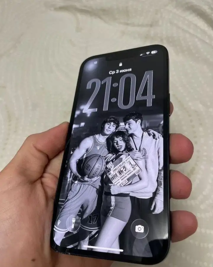 iPhone 13 128GB с трещиной на экране - Смартфоны (Электроника) в Нижний Новгород