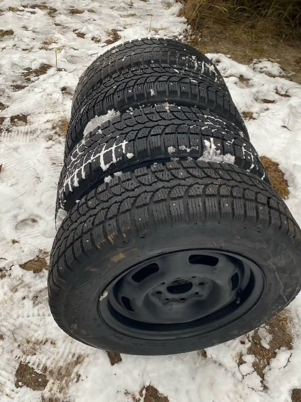 Продам зимнюю резину R13