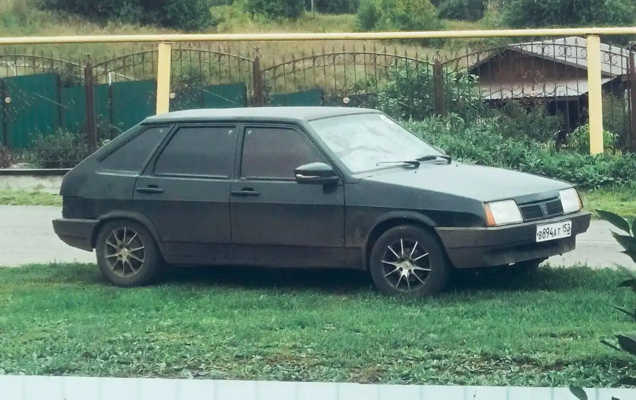 ВАЗ 2109 2000 года выпуска