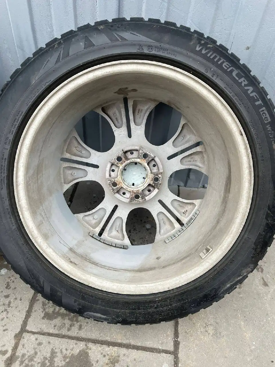 Продажа шин 5/120 18 235/50