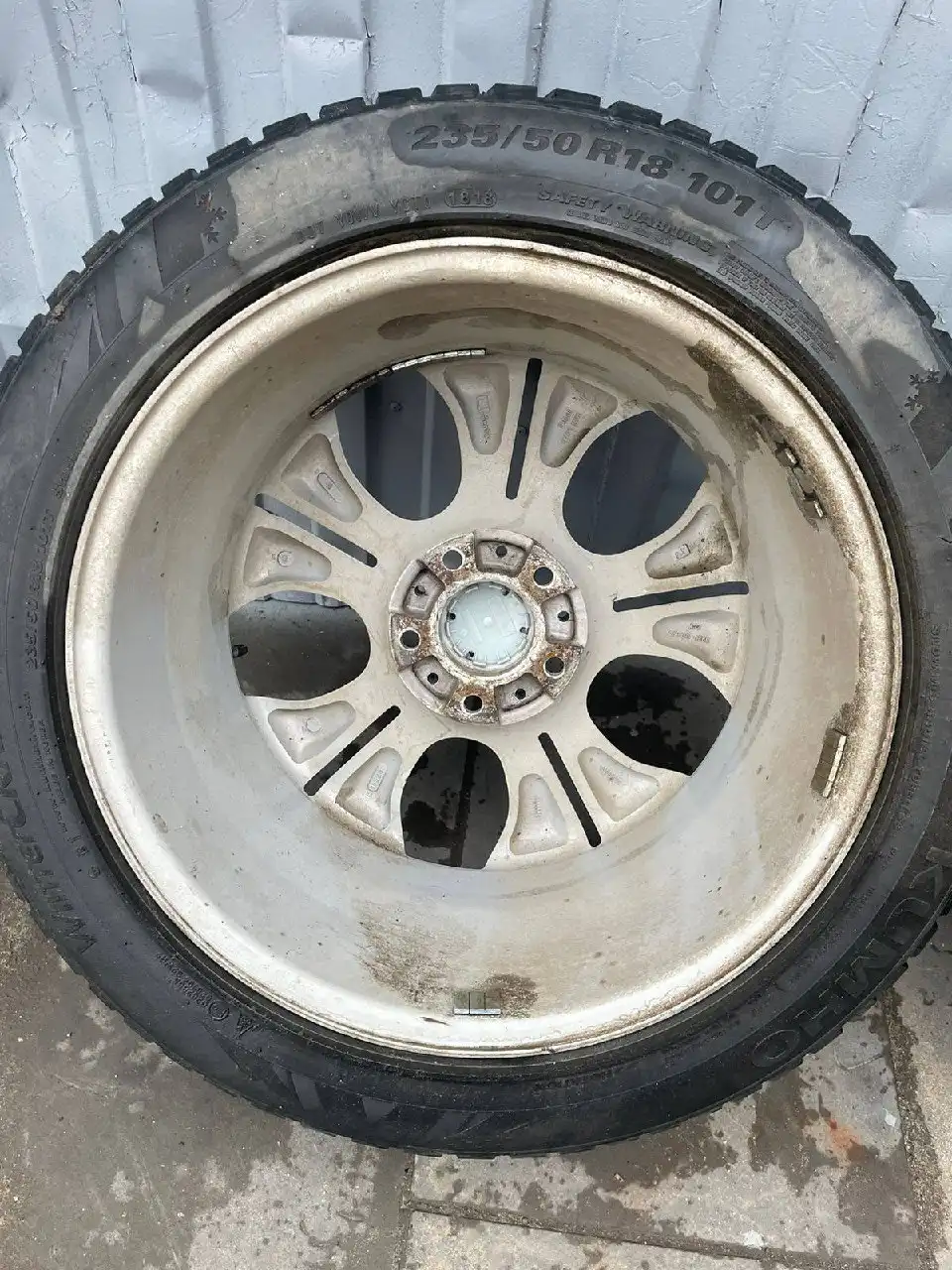 Продажа шин 5/120 18 235/50