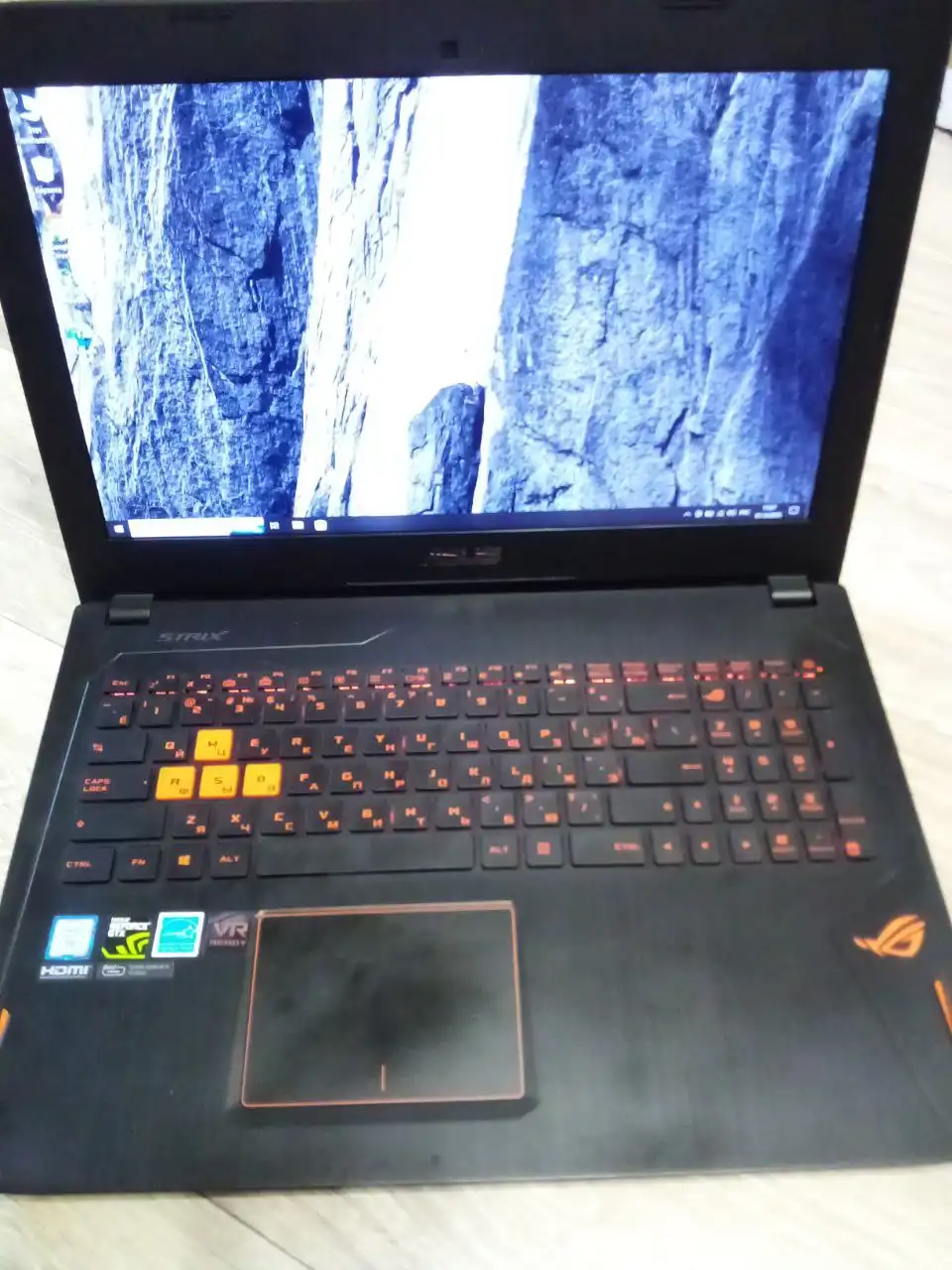 Ноутбук Asus ROG Strix i7-7700 GTX-1070