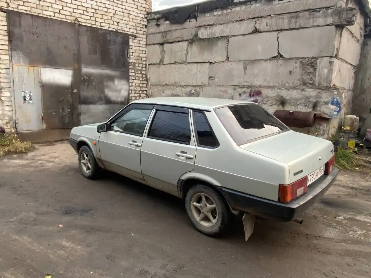 Продажа автомобиля 2003 года с идеальным мотором и коробкой