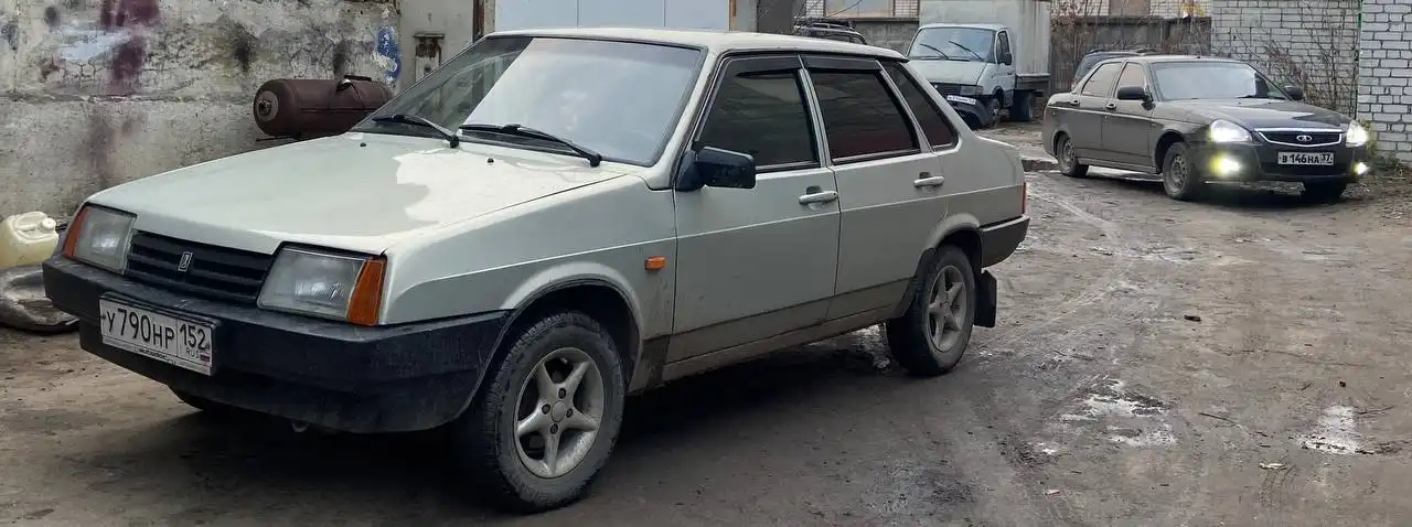 Продажа автомобиля 2003 года с идеальным мотором и коробкой