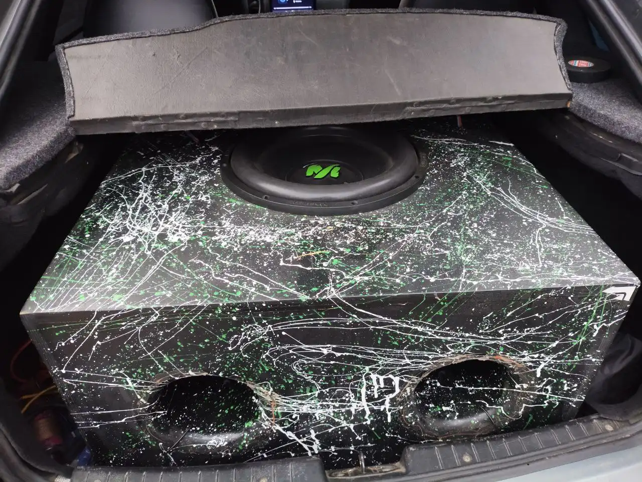 Продам короб с сабом на гарантии