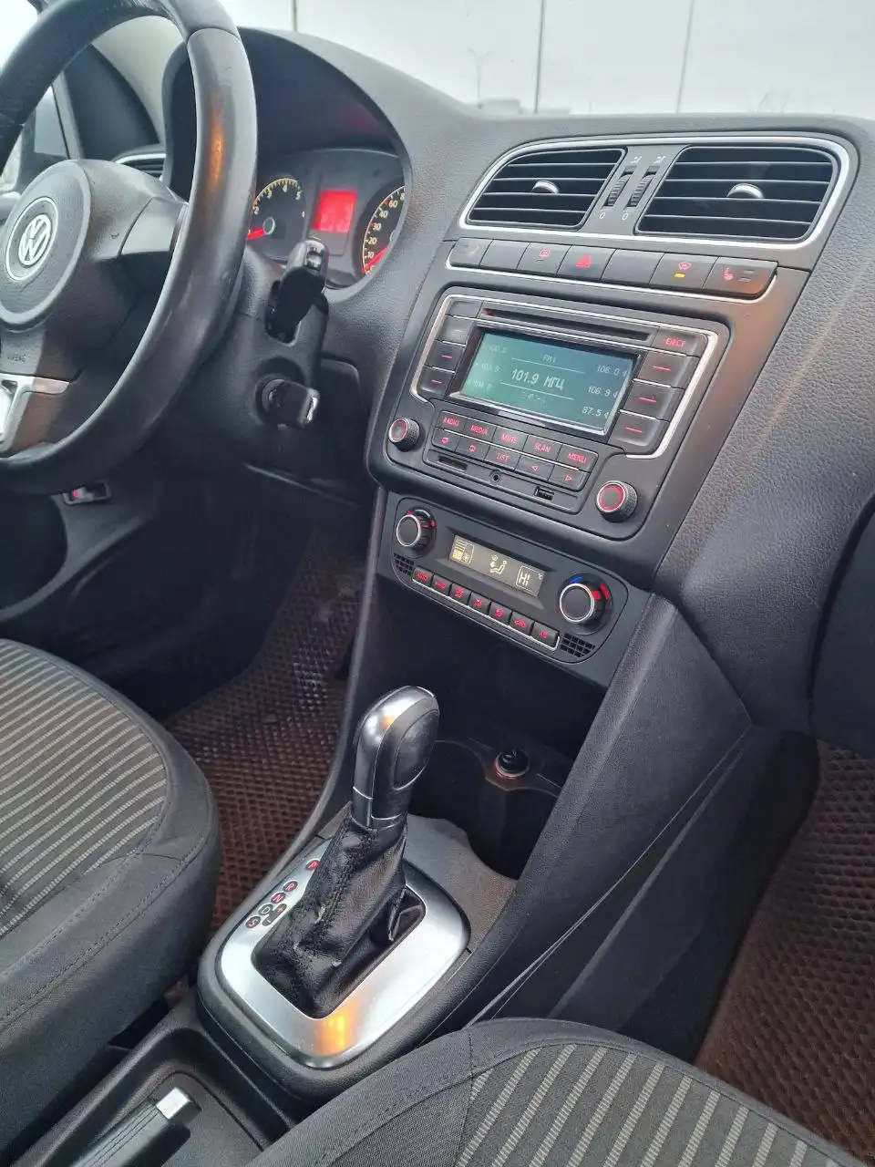 Продажа Volkswagen Polo 2013 года с автоматом