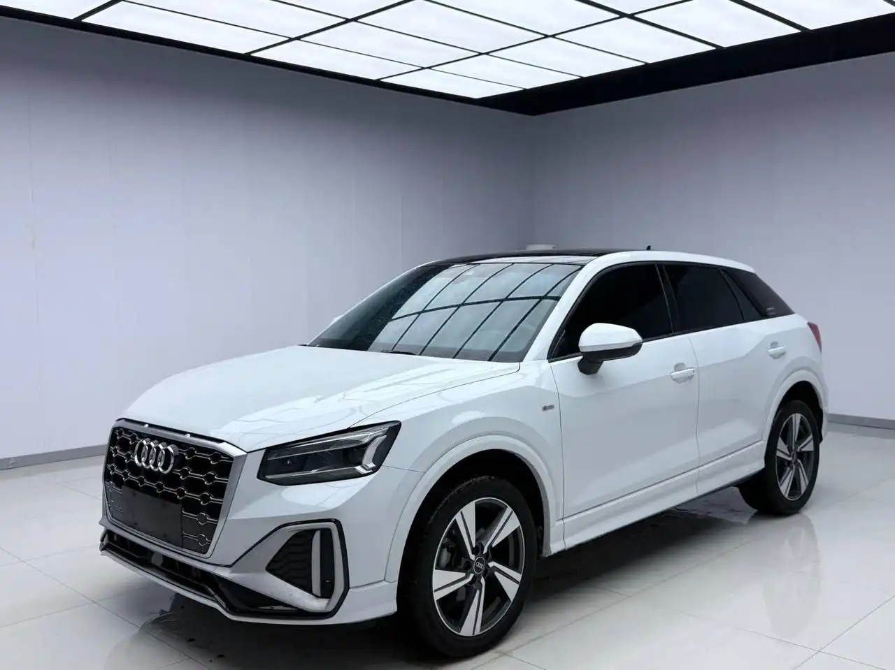 Audi Q2L-HIGH-DCT 2021 года с пробегом 13 355 км