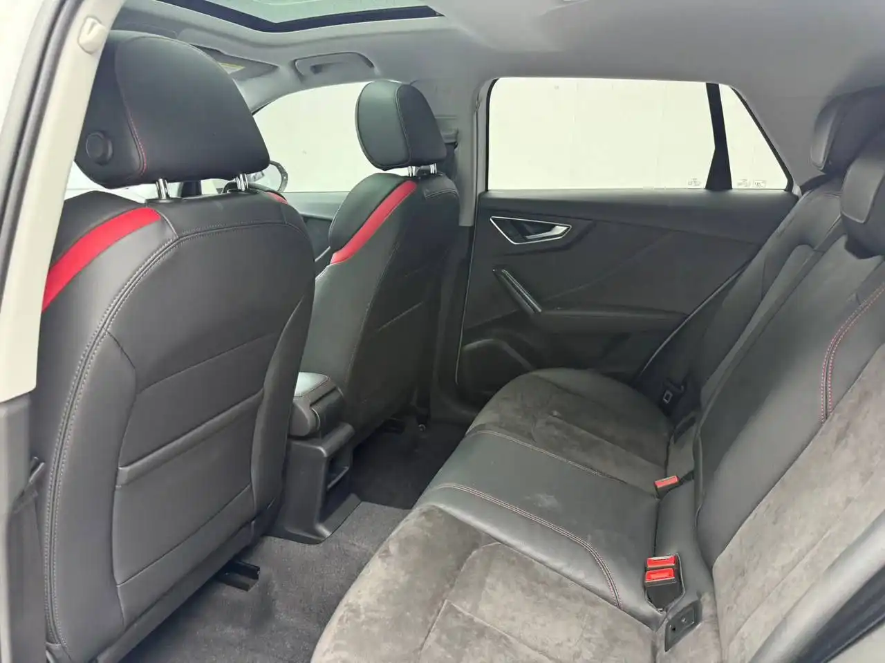 Audi Q2L-HIGH-DCT 2021 года с пробегом 13 355 км